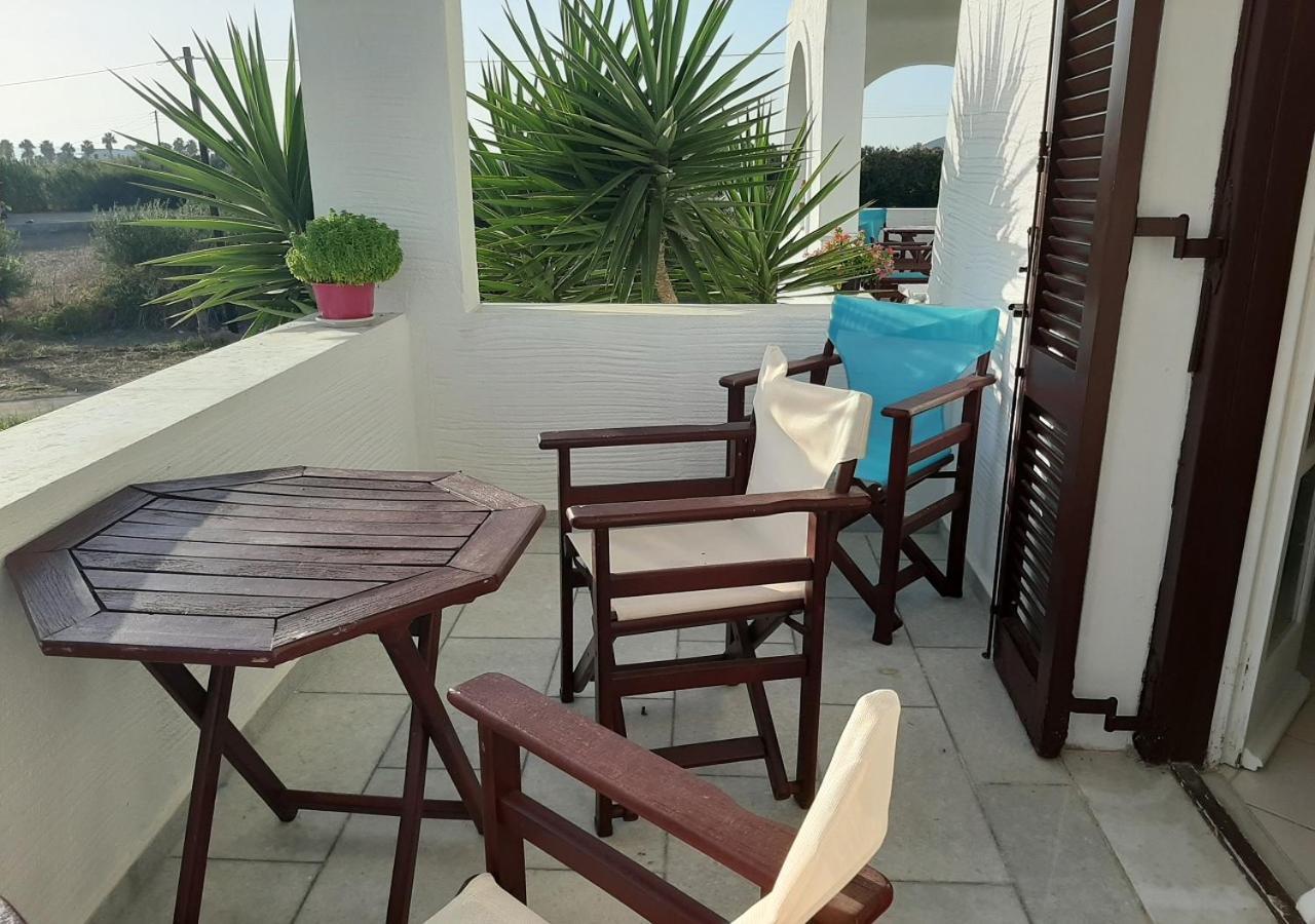 Joanna'S Rooms On The Beach Plaka  Exterior photo