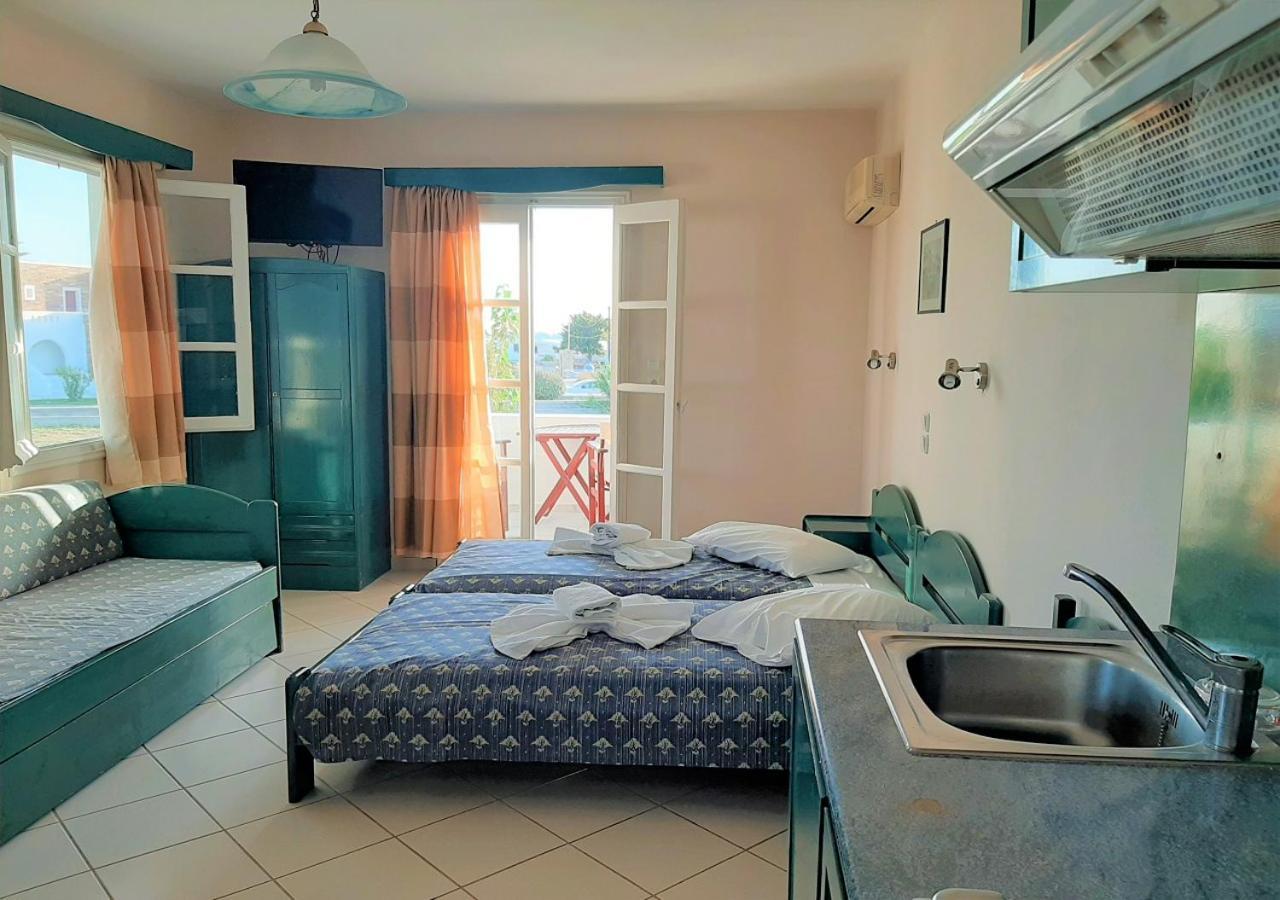 Joanna'S Rooms On The Beach Plaka  Exterior photo