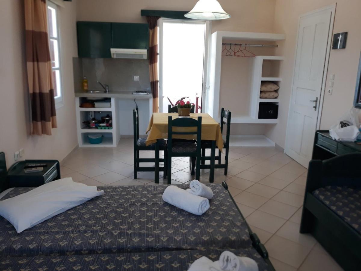 Joanna'S Rooms On The Beach Plaka  Exterior photo